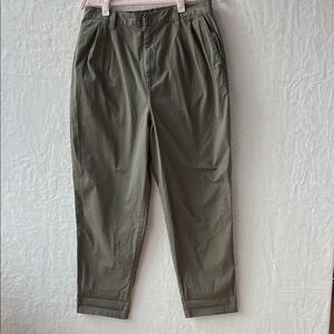 Gap Womens high rise pleated tapered Pants‎ Olive Green garment dyed goblincore